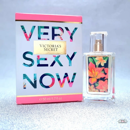 Victoria’s Secret Very Sexy Now parfémová láhev a krabice, sexy a svůdné vůně