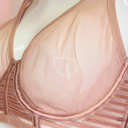 Růžová pruhovaná podprsenka s vycpávkami od Agent Provocateur - smyslnost a elegance