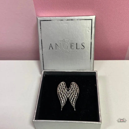Brož s křídly z rhinestone v dárkové krabičce pro elegantní styl