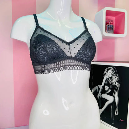 Černá krajková braletka z kolekce Vzdušná Braletka pro eleganci a pohodlí