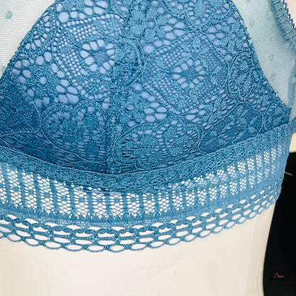 Modrá krajková braletka Vzdušná pro eleganci a pohodlí v módním designu