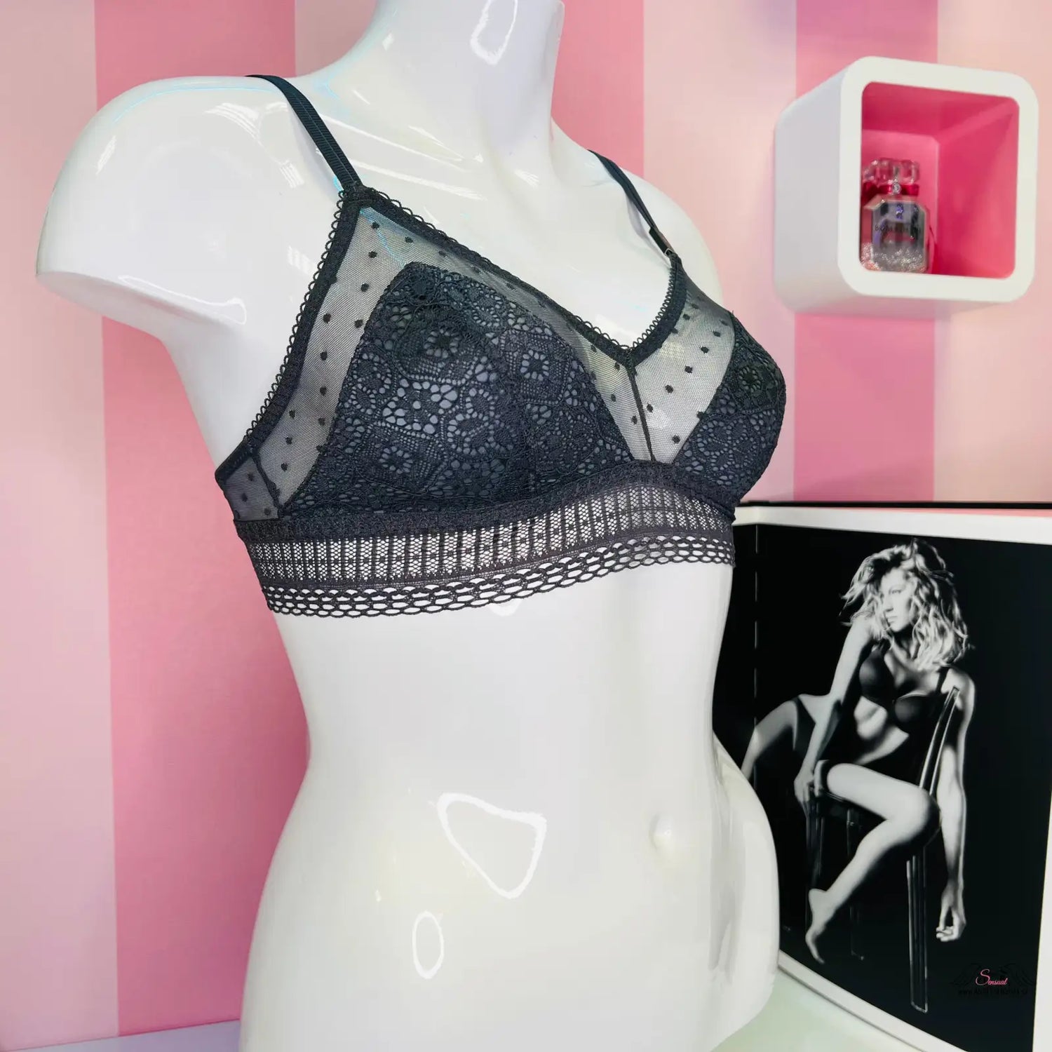 Černá krajková braletka Vzdušná pro eleganci a pohodlí v moderním designu