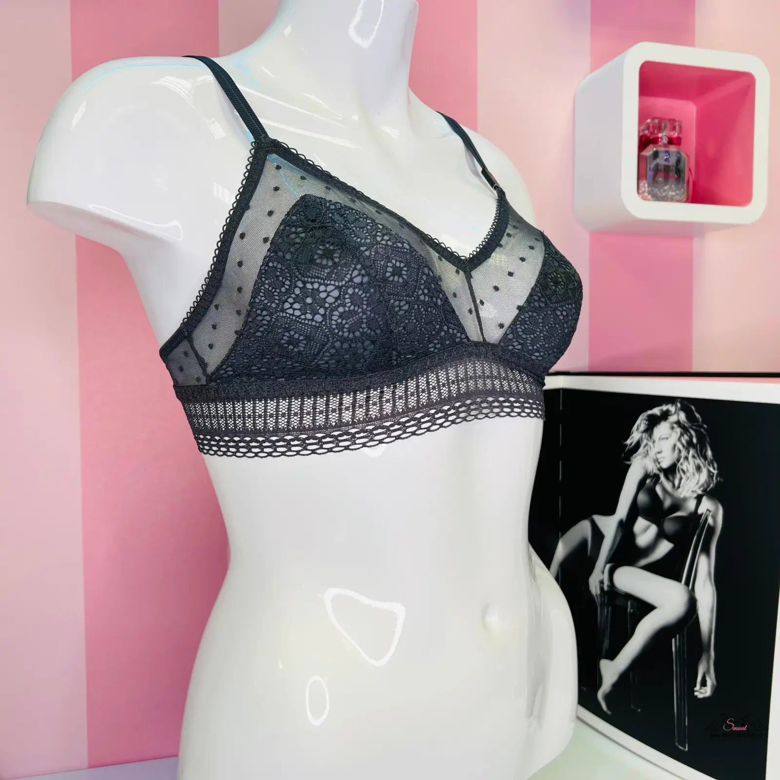 Černá krajková braletka Vzdušná pro eleganci a pohodlí v moderním designu