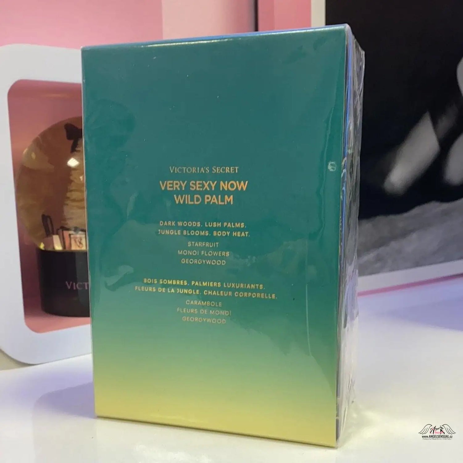 Vichye Wild Glow Powder v produktu Wild Palm pro osvěžující exotické dovolené