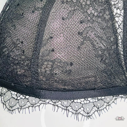 Černý klobouk s krajkou v produktu Zářivá elegance s braletkou od Victoria’s Secret