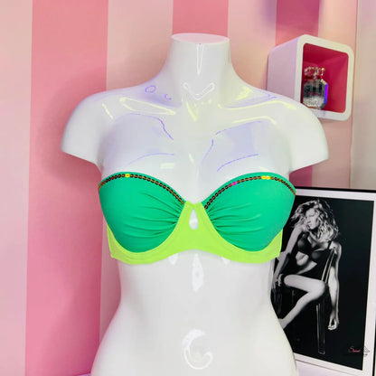 Bílý manekýn v zeleném a neonově žlutém bikini topu Zelený Push-Up Plavek
