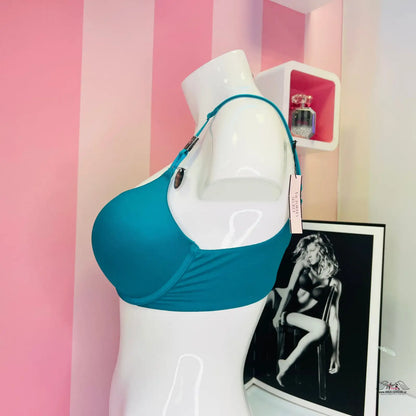 Teal podprsenka na manekýně pro luxusní styl a zvýšení sebevědomí