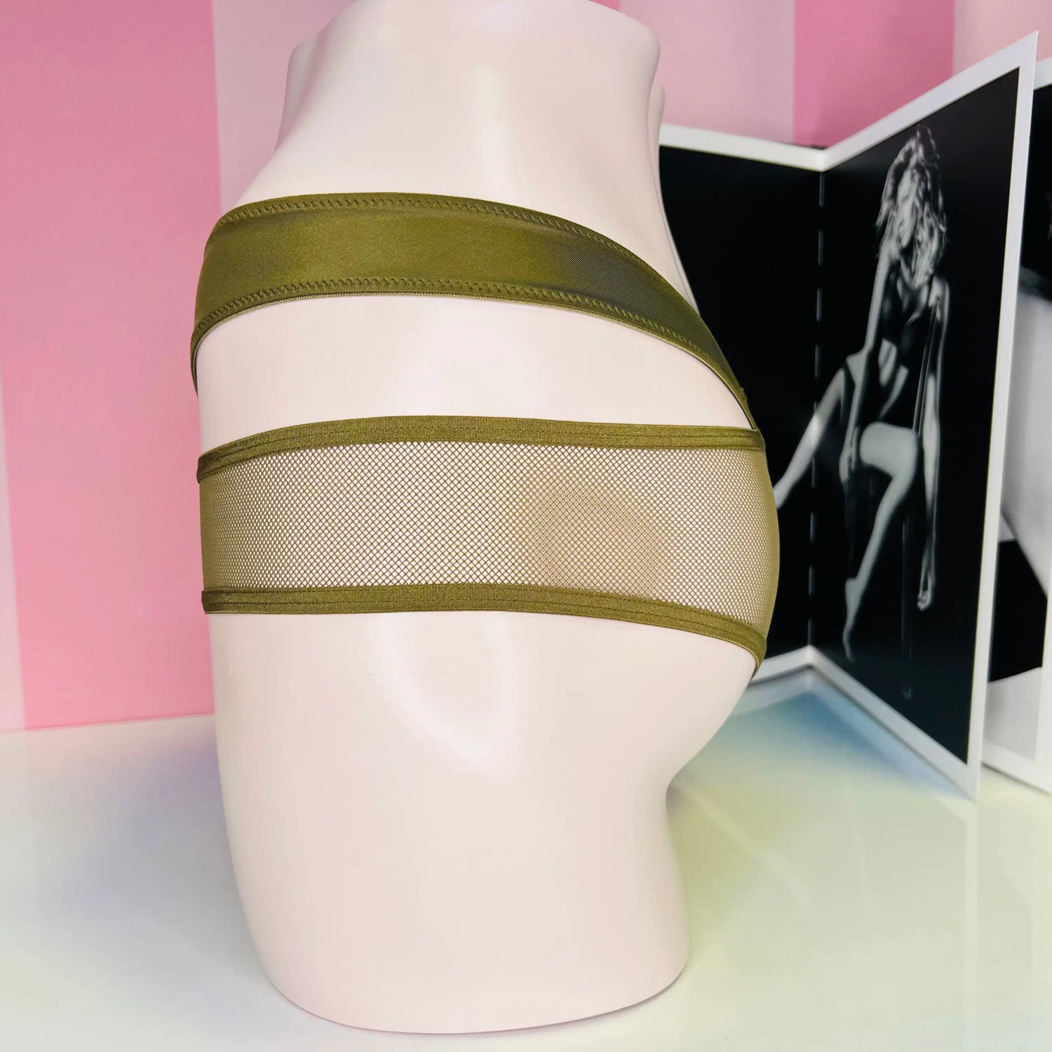 Asymetrické kalhotky se síťovinou - S / Olivová / Nové štítky - Kalhotky Victoria’s Secret