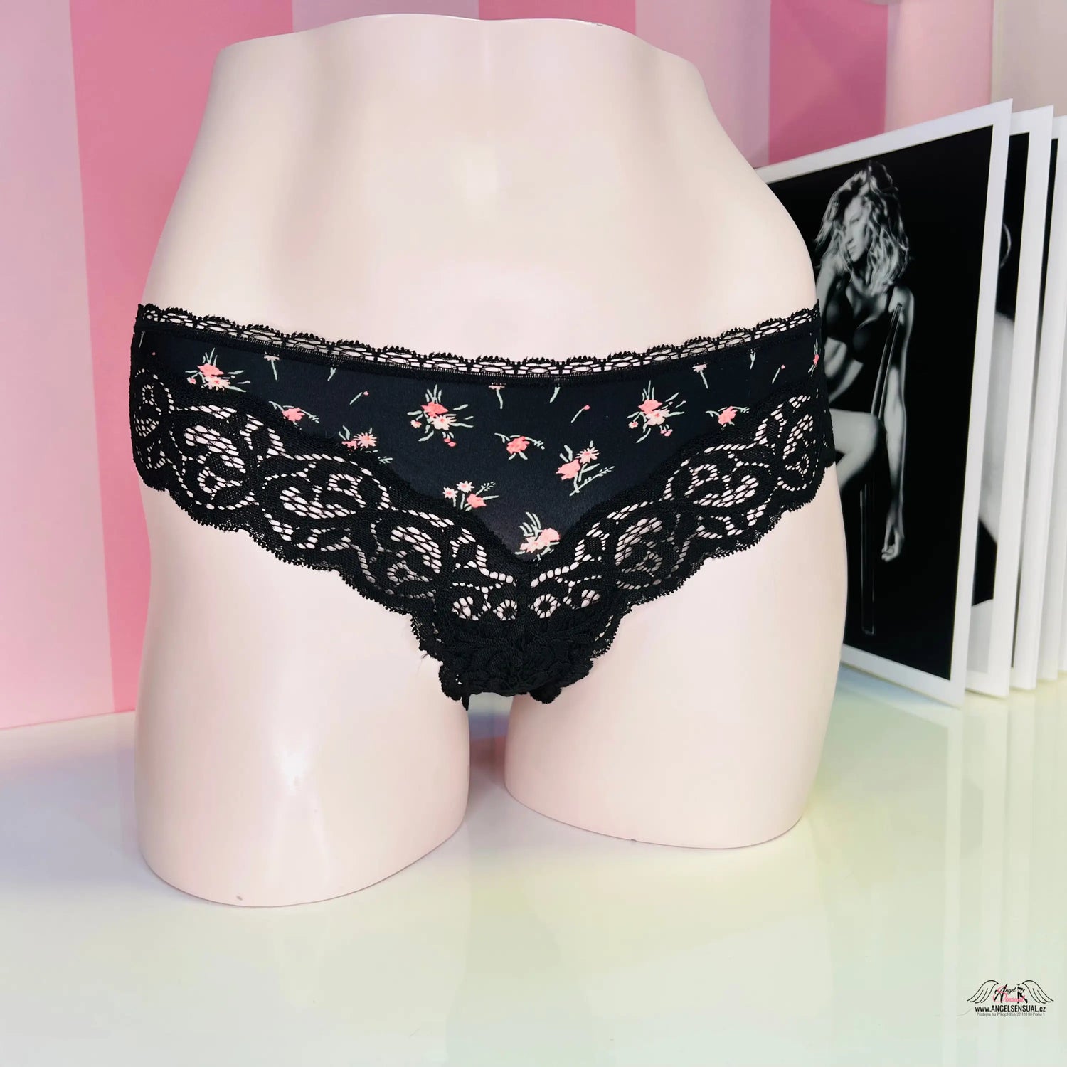 Černé tanga s barevnými květy - XS / Černá / Nové se štítky - Tanga Victoria’s Secret