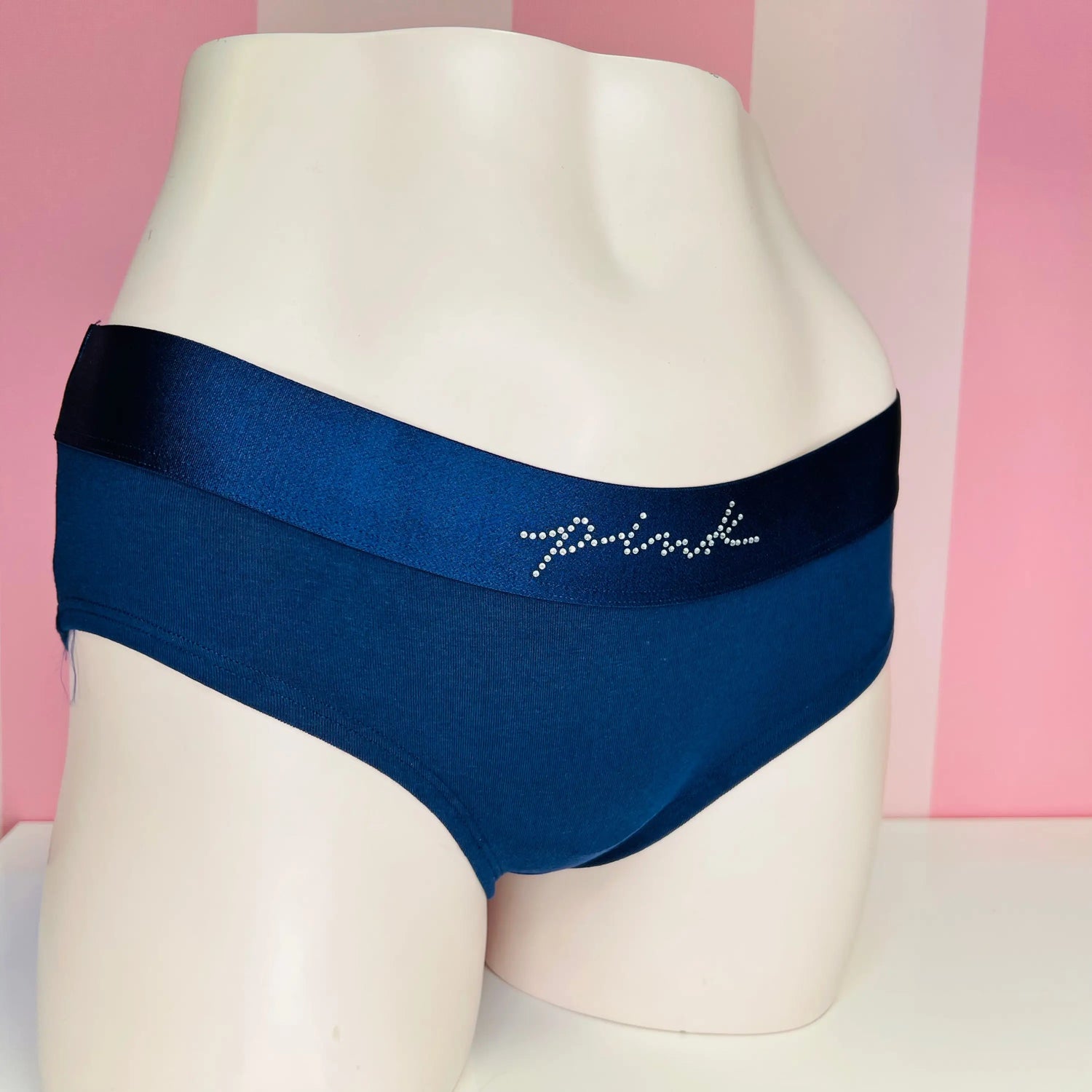 Kalhotky s ozdobnými kamínky - M / Námořnická / Nové se štítky - Victoria’s Secret