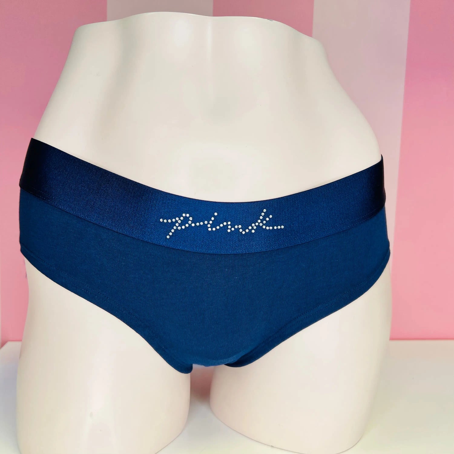 Kalhotky s ozdobnými kamínky - M / Námořnická / Nové se štítky - Victoria’s Secret