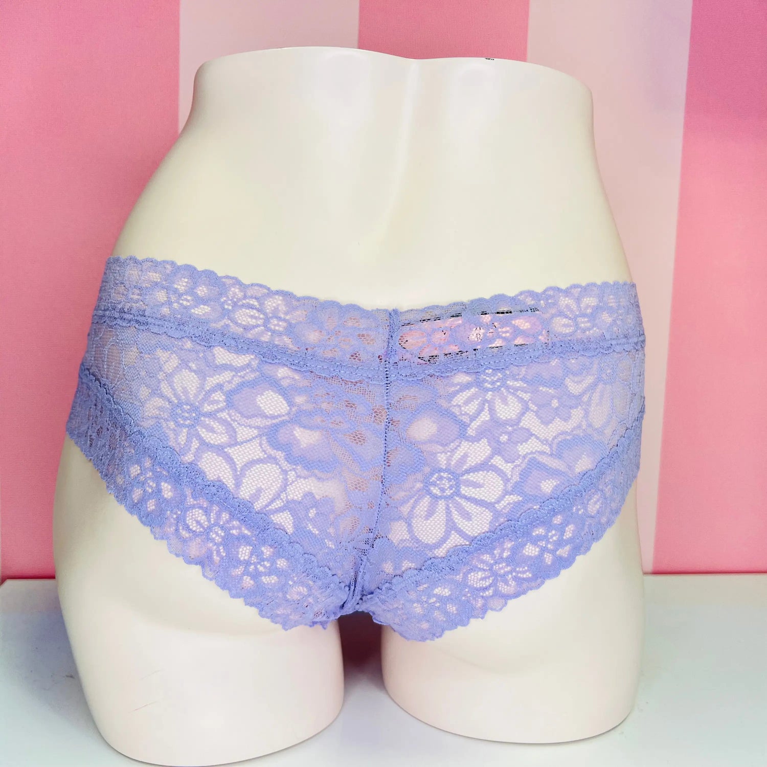 Krajkové kalhotky - S / Lila / Nové se štítky - Cheeky Victoria’s Secret