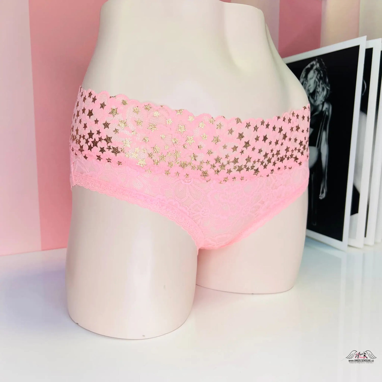 Krajkové kalhotky se zlatými hvězdičkami - M / Růžová / Nové štítky - Kalhotky Victoria’s Secret