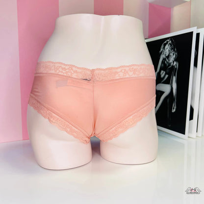 Lesklé kalhotky s krajkou - Kalhotky Victoria’s Secret