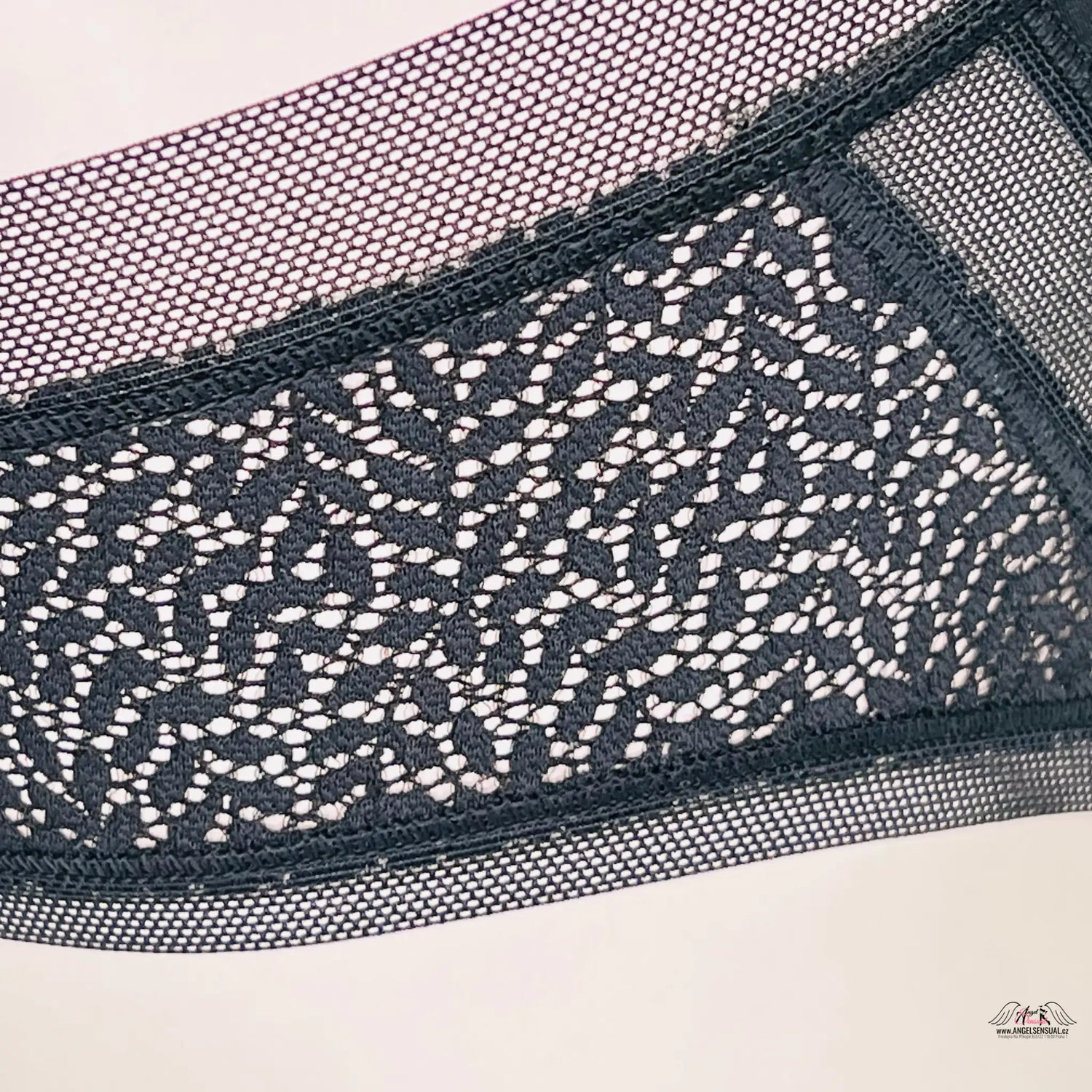 Lesklé kalhotky se síťovinou - Kalhotky Victoria’s Secret
