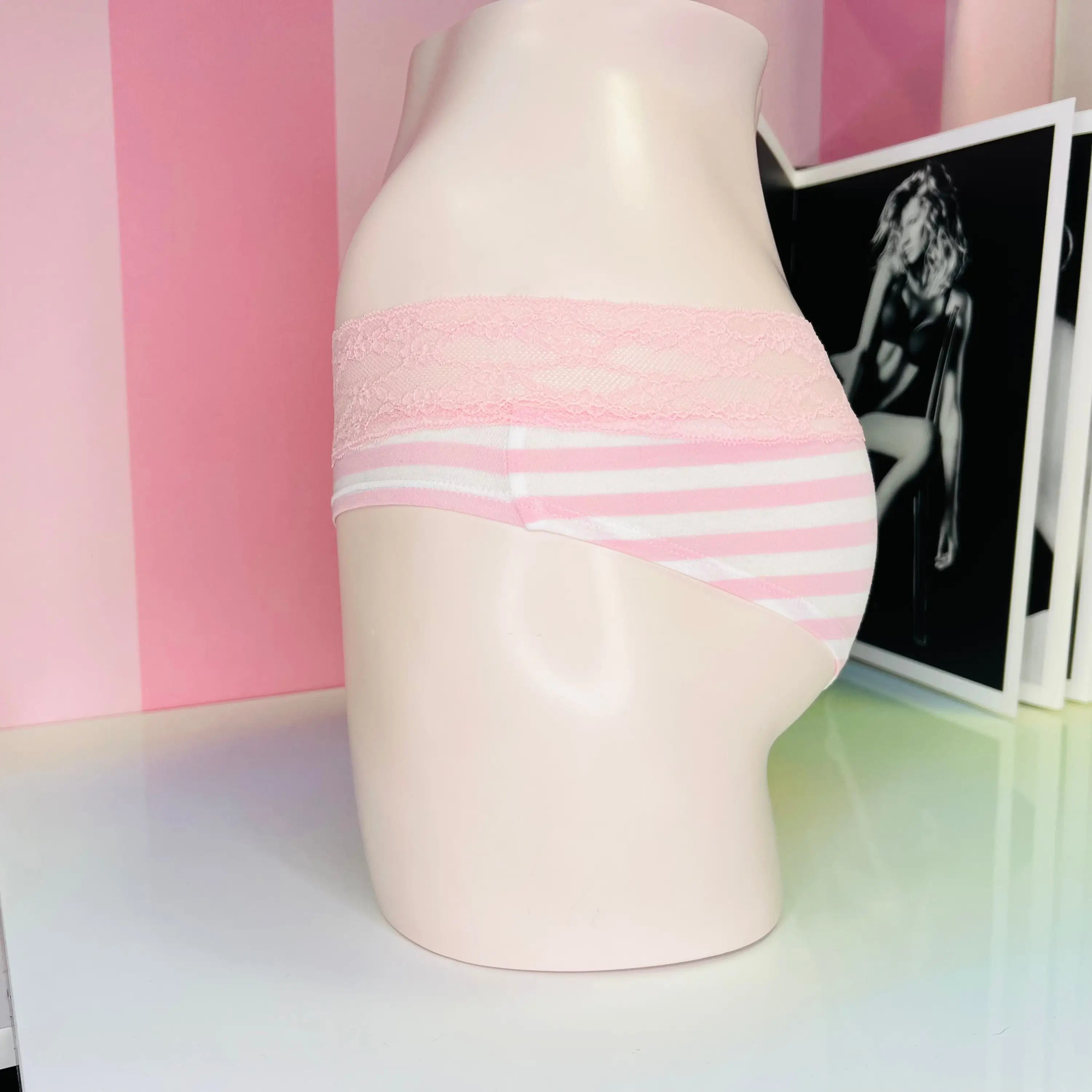 Proužkované kalhotky s krajkou - XS / Růžová / Nové se štítky - Kalhotky Victoria’s Secret