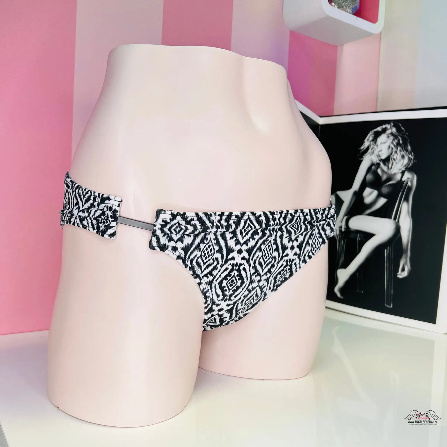 Spodní díl plavek s kovovou aplikací - Victoria’s Secret