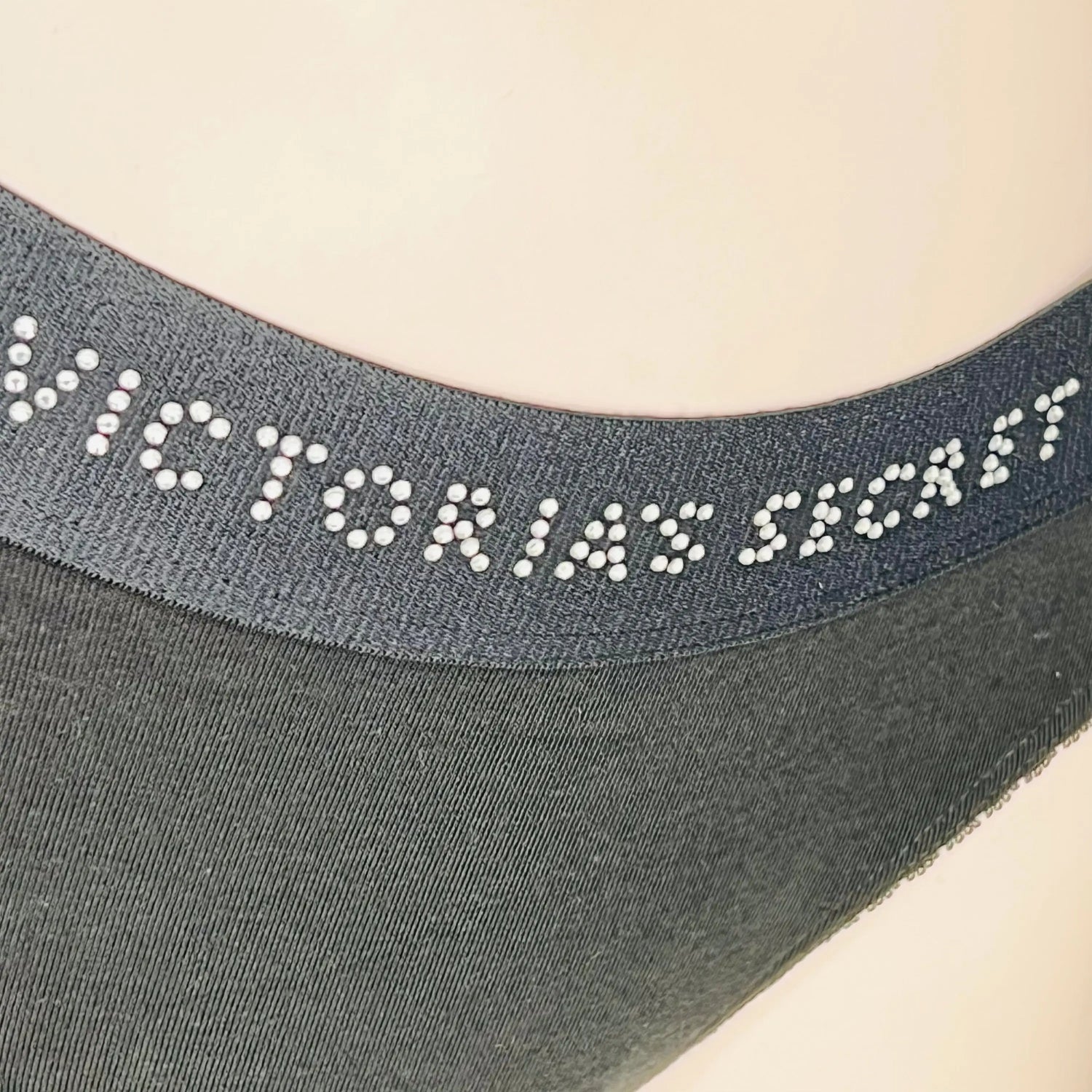 Tanga s kamínky - Victoria’s Secret