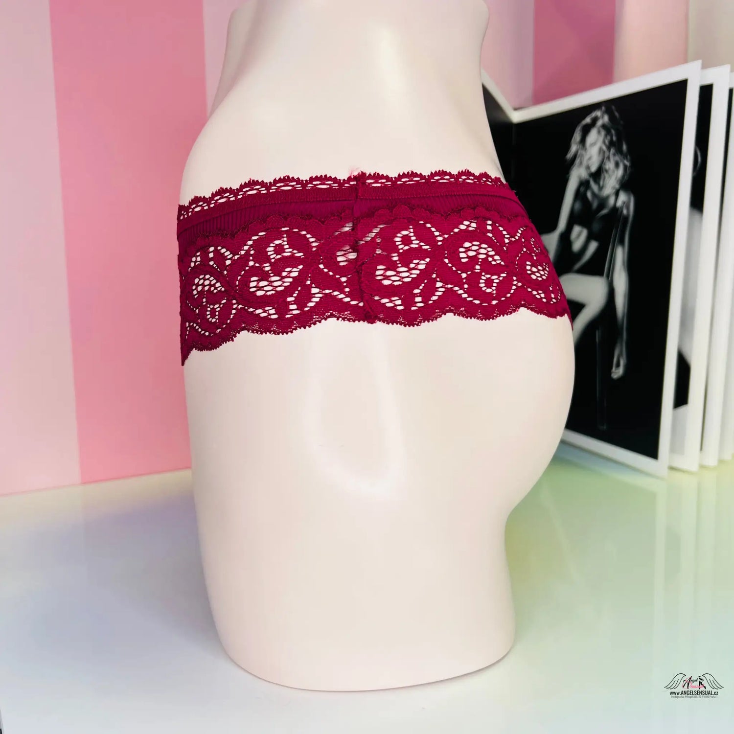 Tanga s krajkovým lemováním - Victoria’s Secret