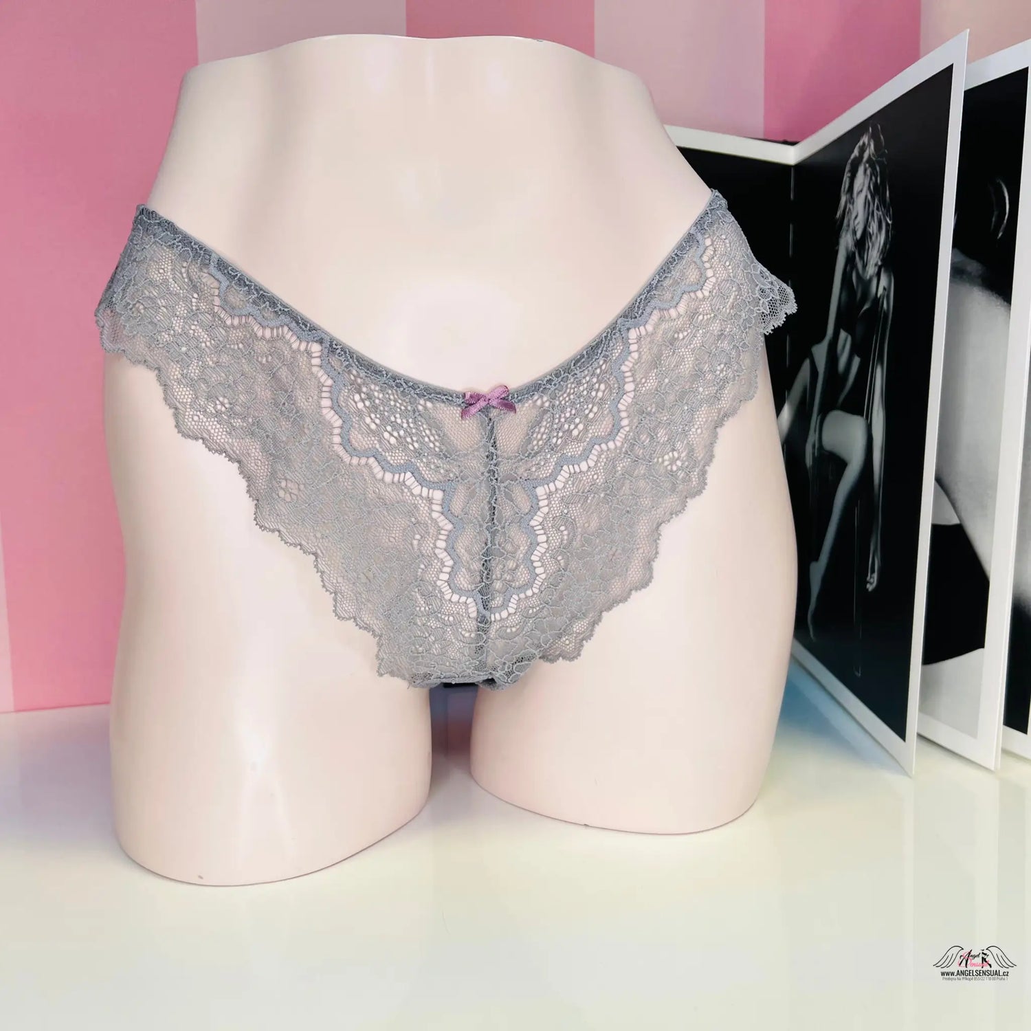 Vykrojené krajkové brazilky - L / Šedá / Nové se štítky - Kalhotky Victoria’s Secret